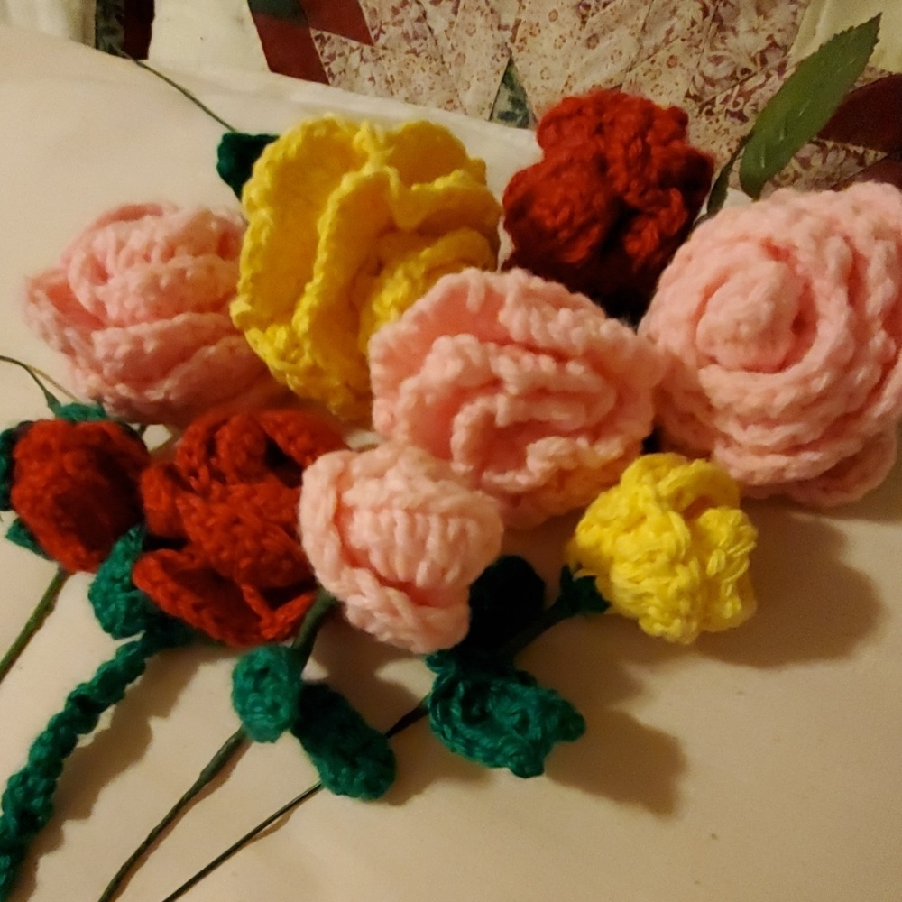 Crochet Rose's and Carnations - Picture 2 of 4
